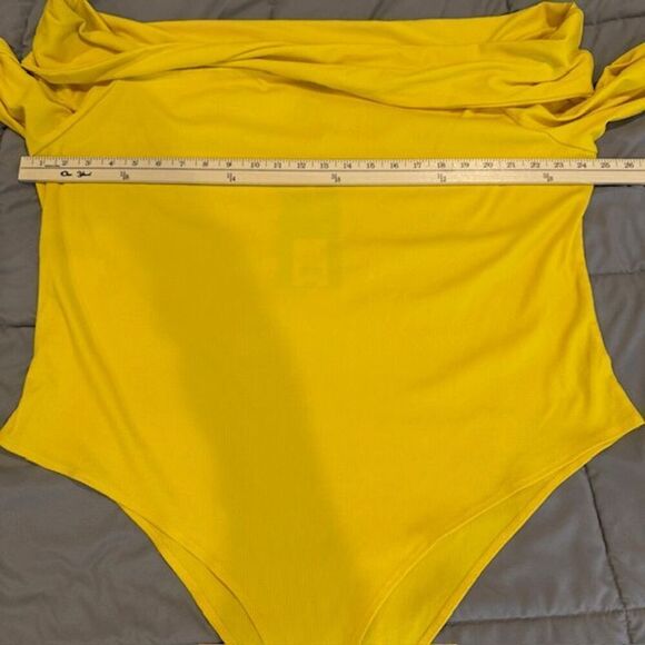 NWT Sergio Hudson for Target Ribbed Stretch Bodysuit Twist Front Yellow Size 2X - Picture 7 of 10